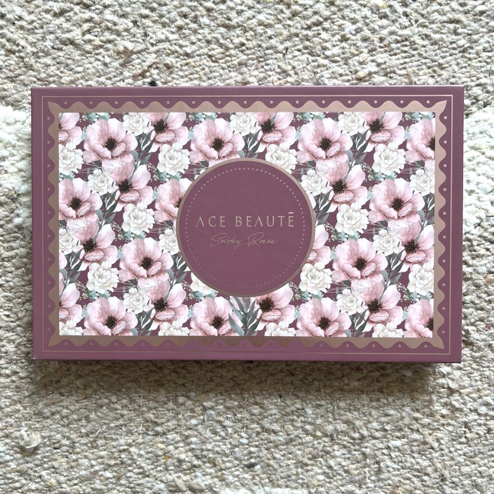 Ace Beaute Smokey Rose Eyeshadow Palette - Picture 2 of 4